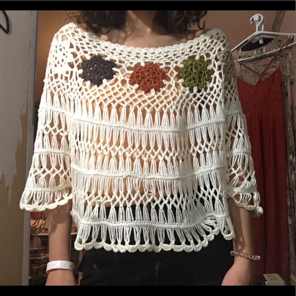 Crochet 70s floral poncho
